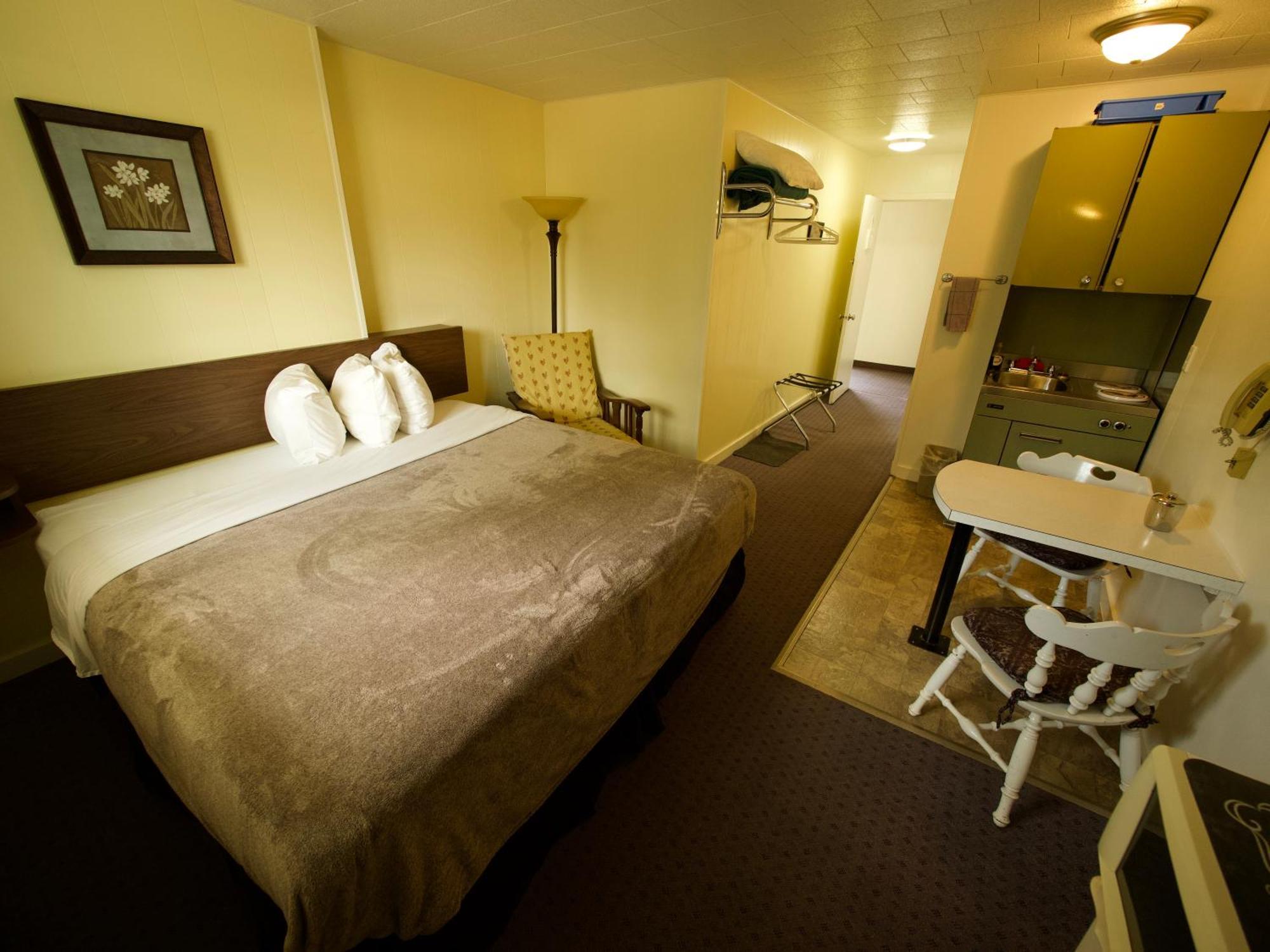 Creston Valley Motel Dış mekan fotoğraf