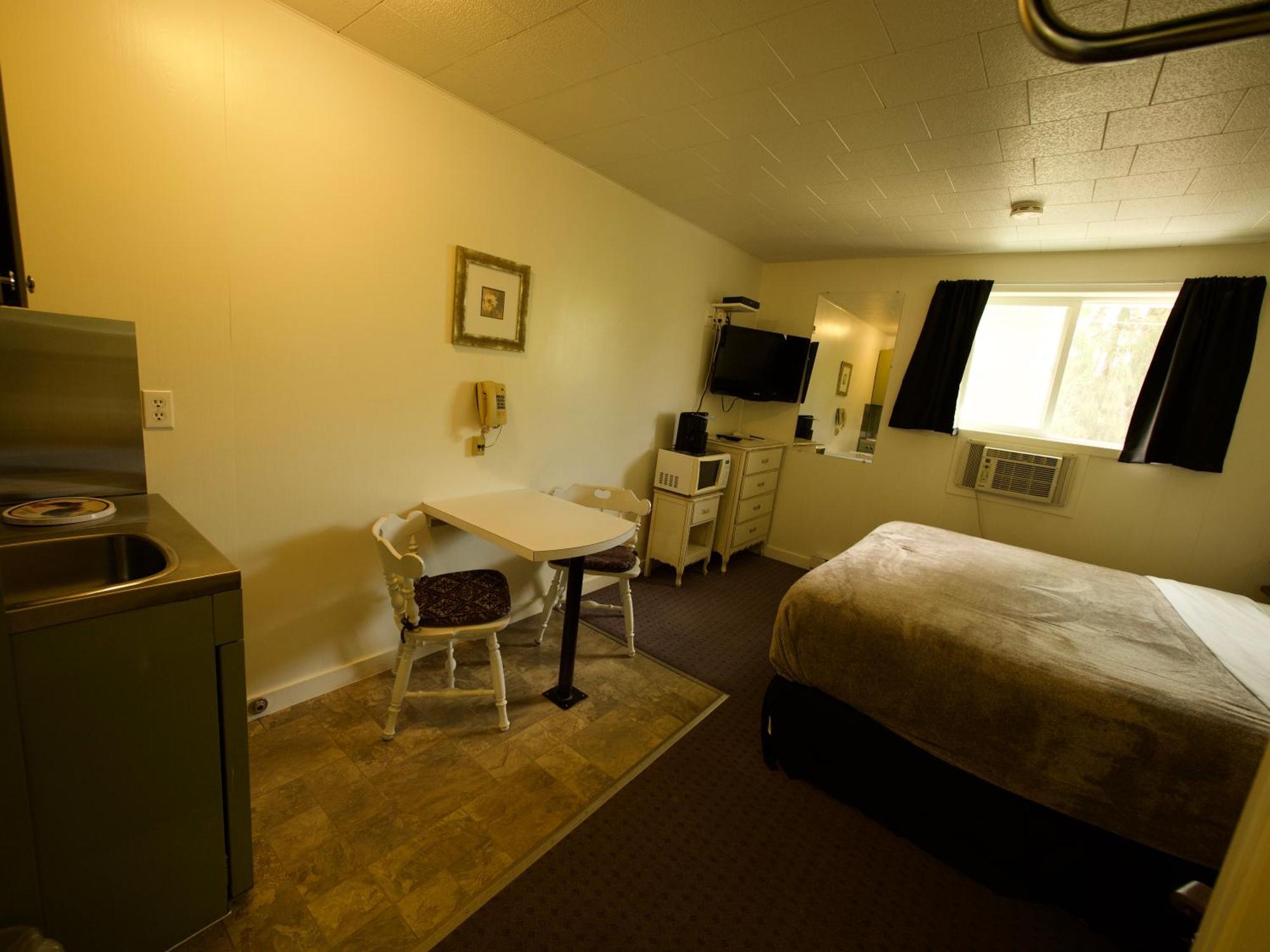 Creston Valley Motel Dış mekan fotoğraf