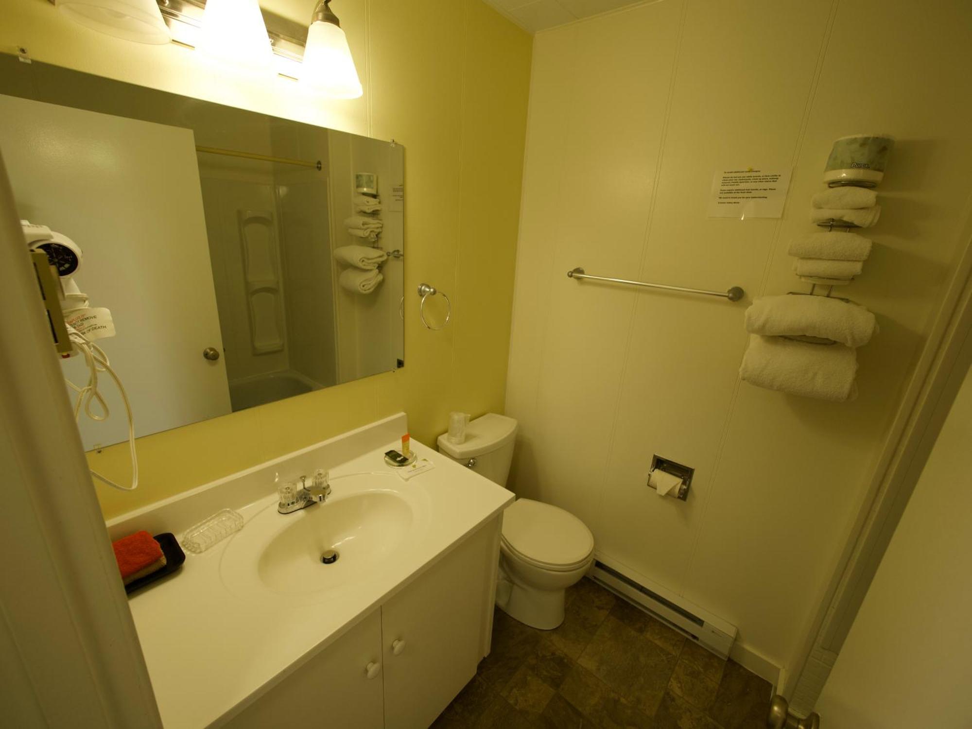 Creston Valley Motel Dış mekan fotoğraf