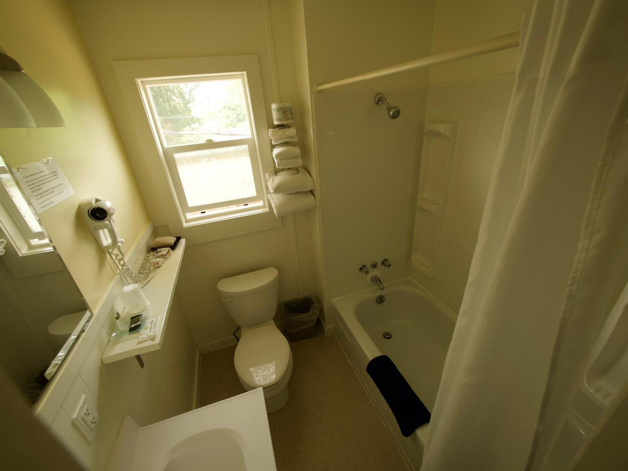 Creston Valley Motel Dış mekan fotoğraf